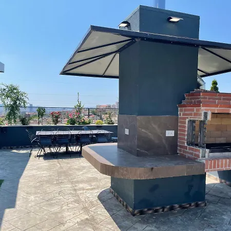 아파트 Perla Luxury Penthouse 티라나