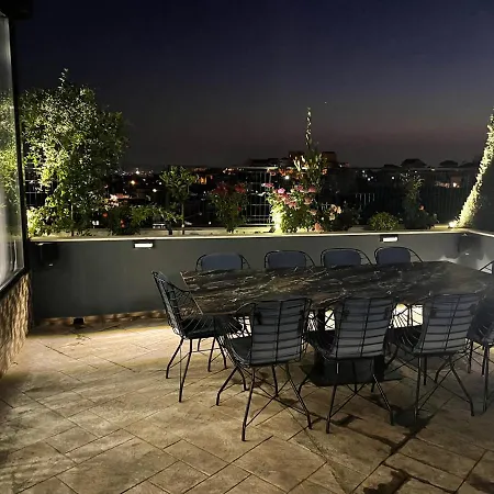 아파트 Perla Luxury Penthouse 티라나