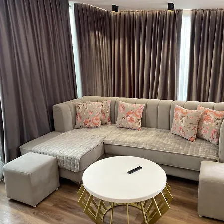 Perla Luxury Penthouse 티라나